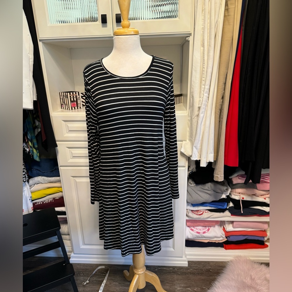 Your comfortable go everywhere do anything dress! NWT